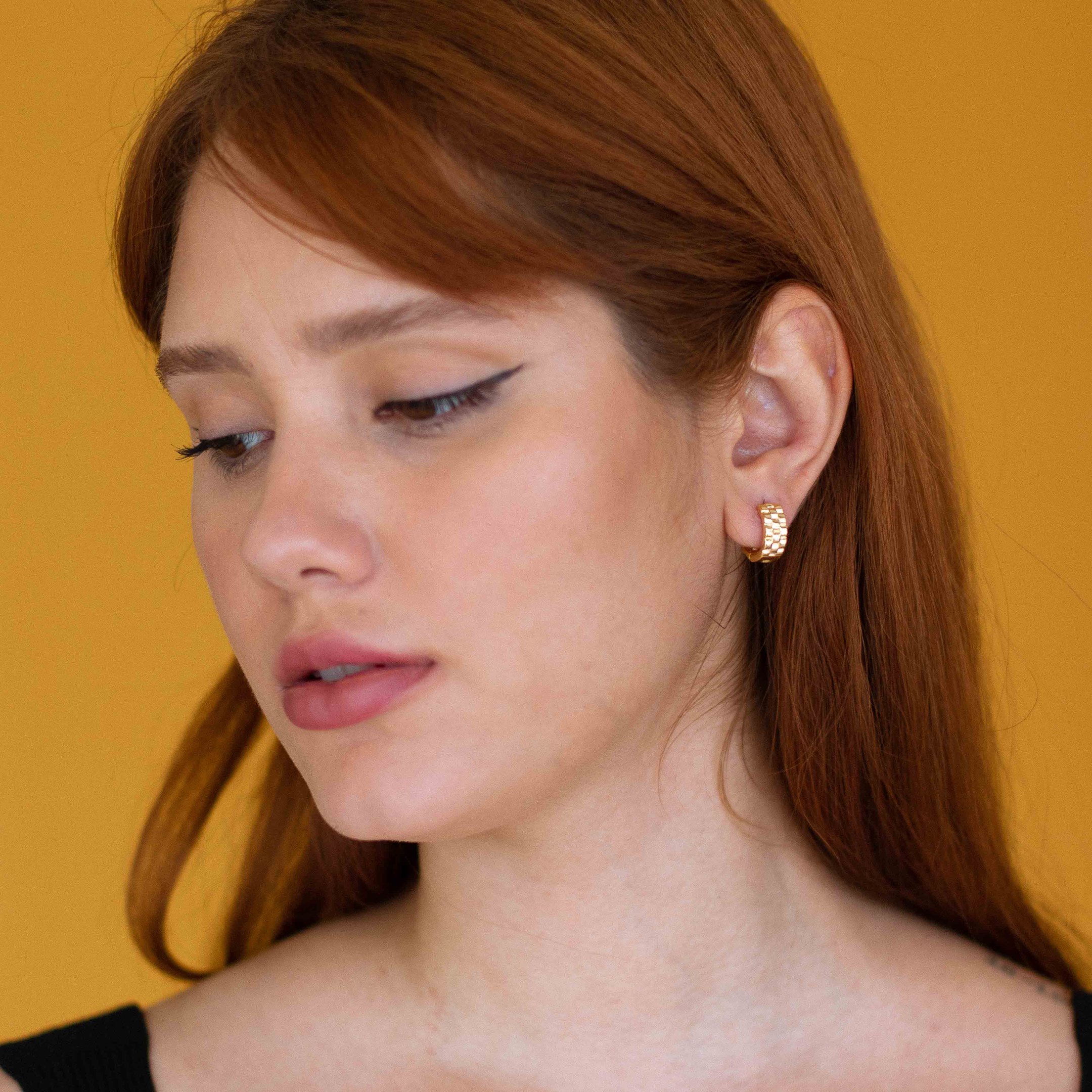 ARGOLA TRATORADA DOURADA FOLHEADA