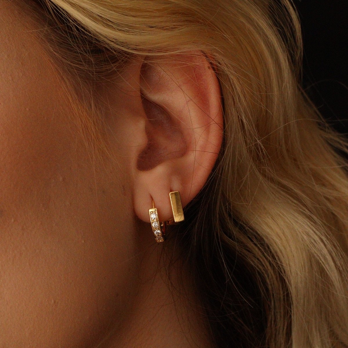 BRINCO RETANGULAR DOURADO FOLHEADO