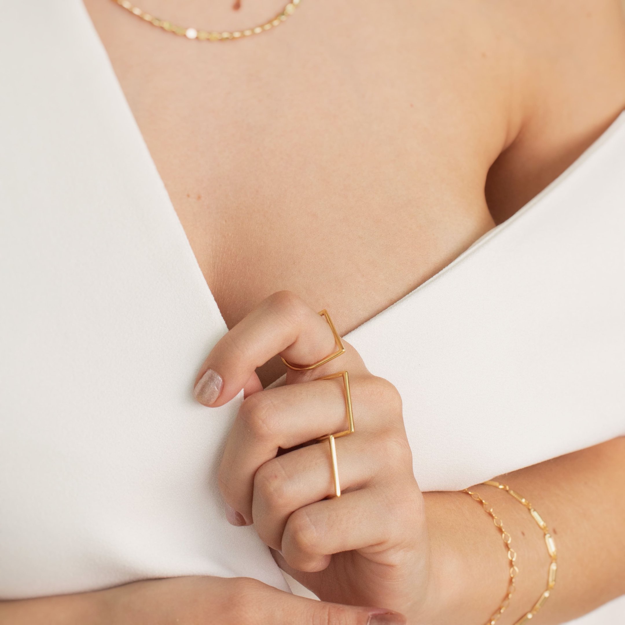 ANEL RETO DOURADO FOLHEADO