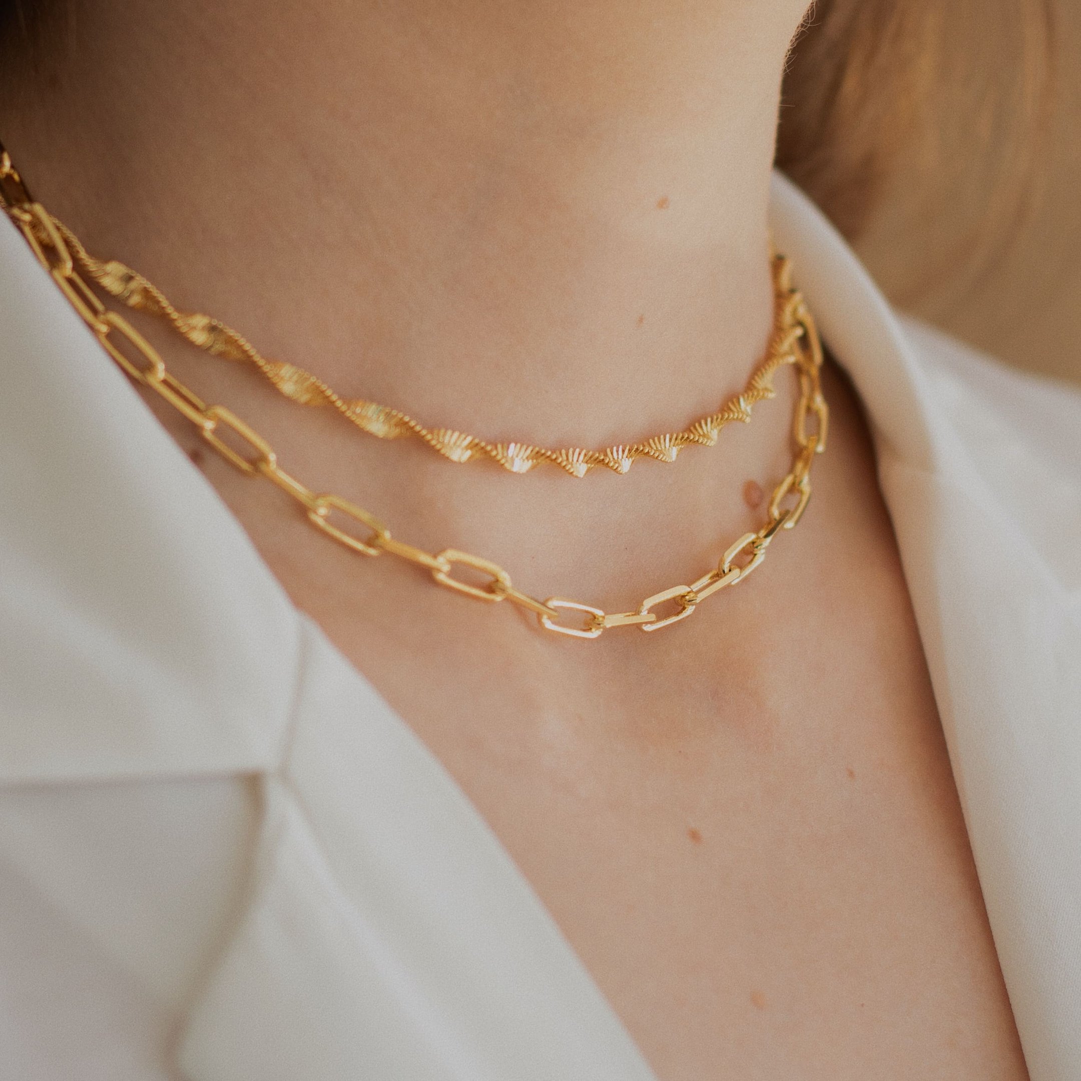 CHOKER CARTI MEDIA G DOURADO FOLHEADO