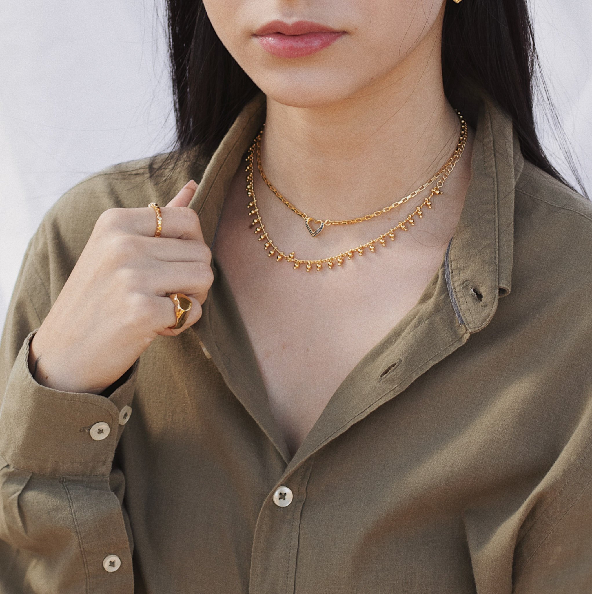 CHOKER MINI BOLINHA PENDURADA BANHADO A OURO 18K