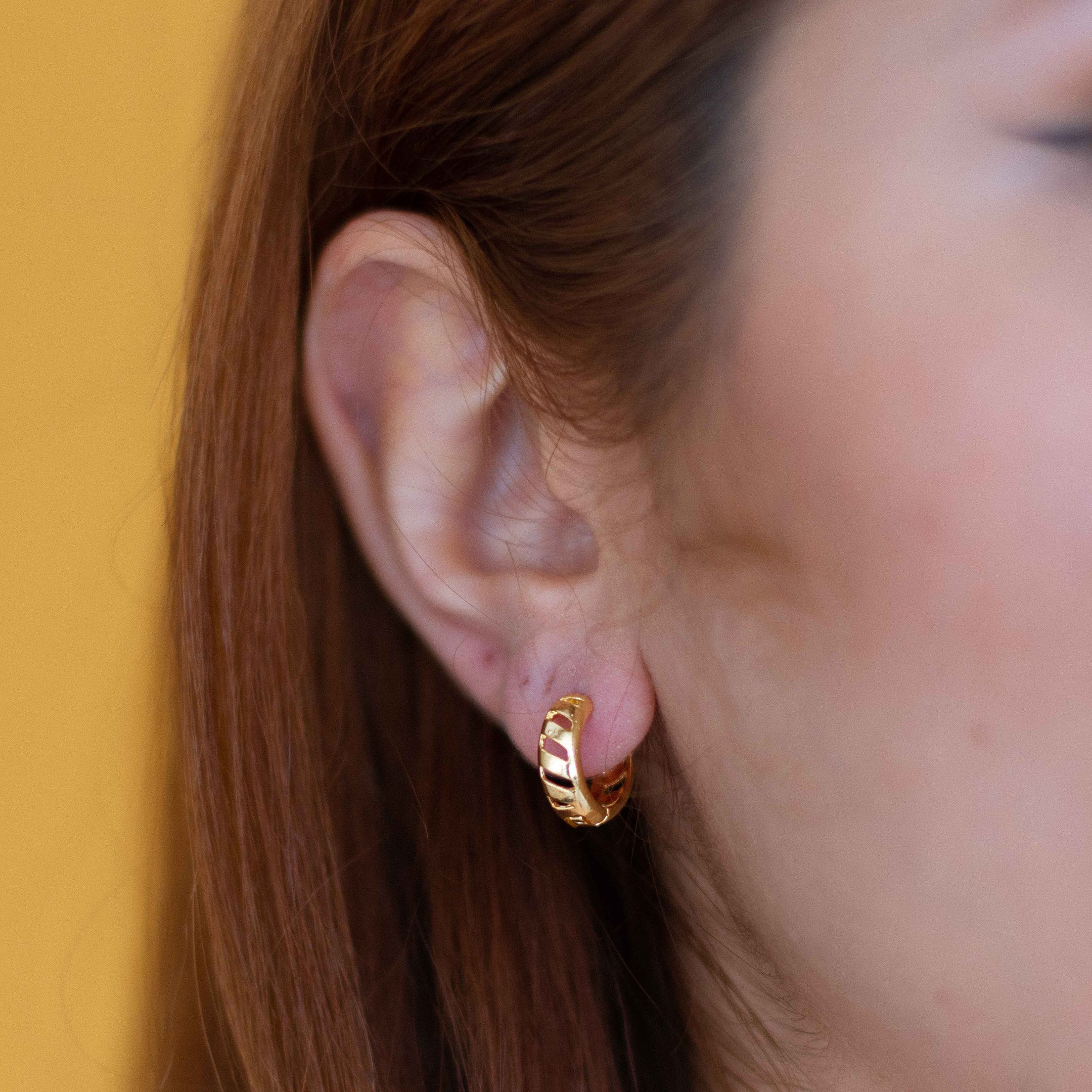 ARGOLA CORTES DOURADO FOLHEADO