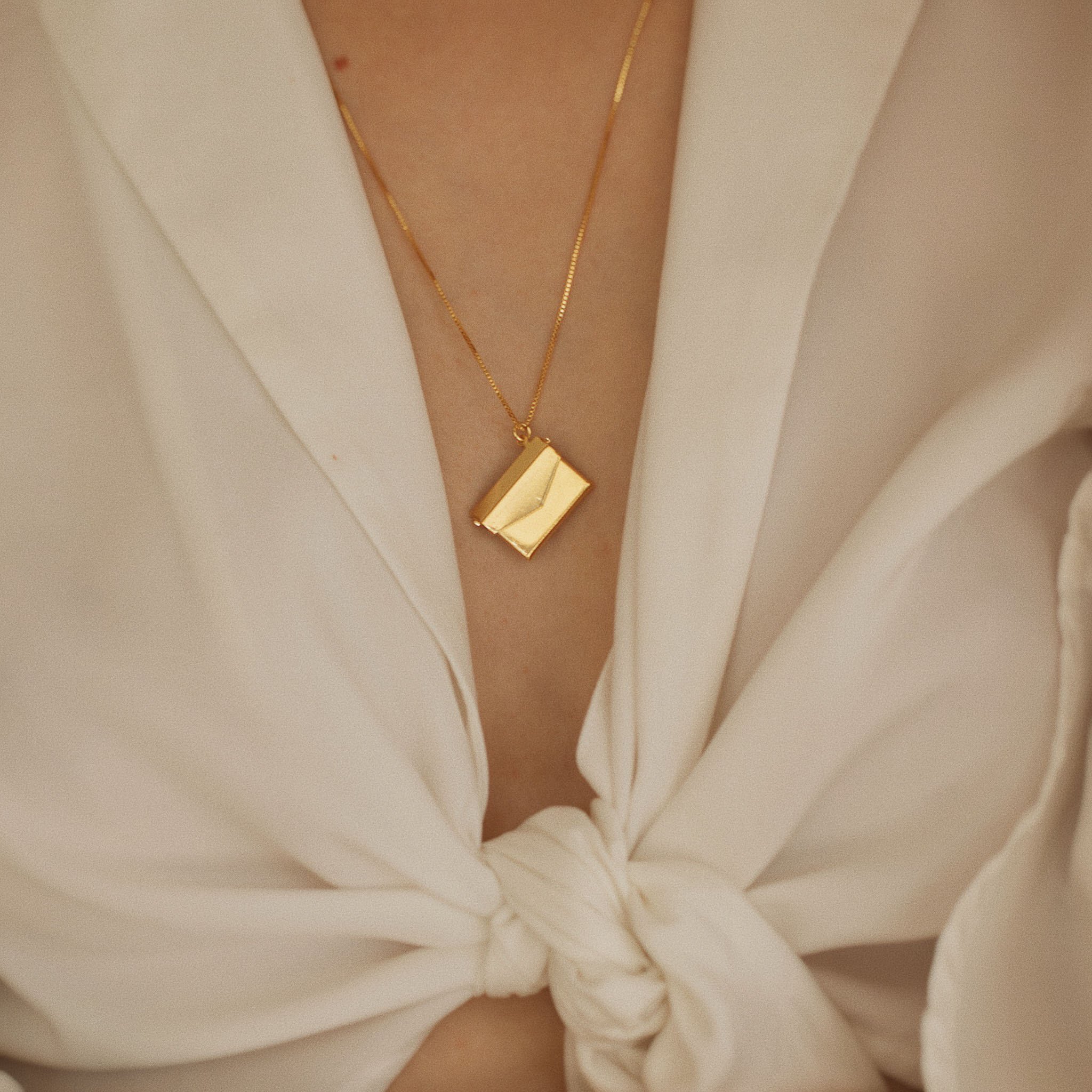 COLAR LONGO CARTA BANHADO A OURO 18K