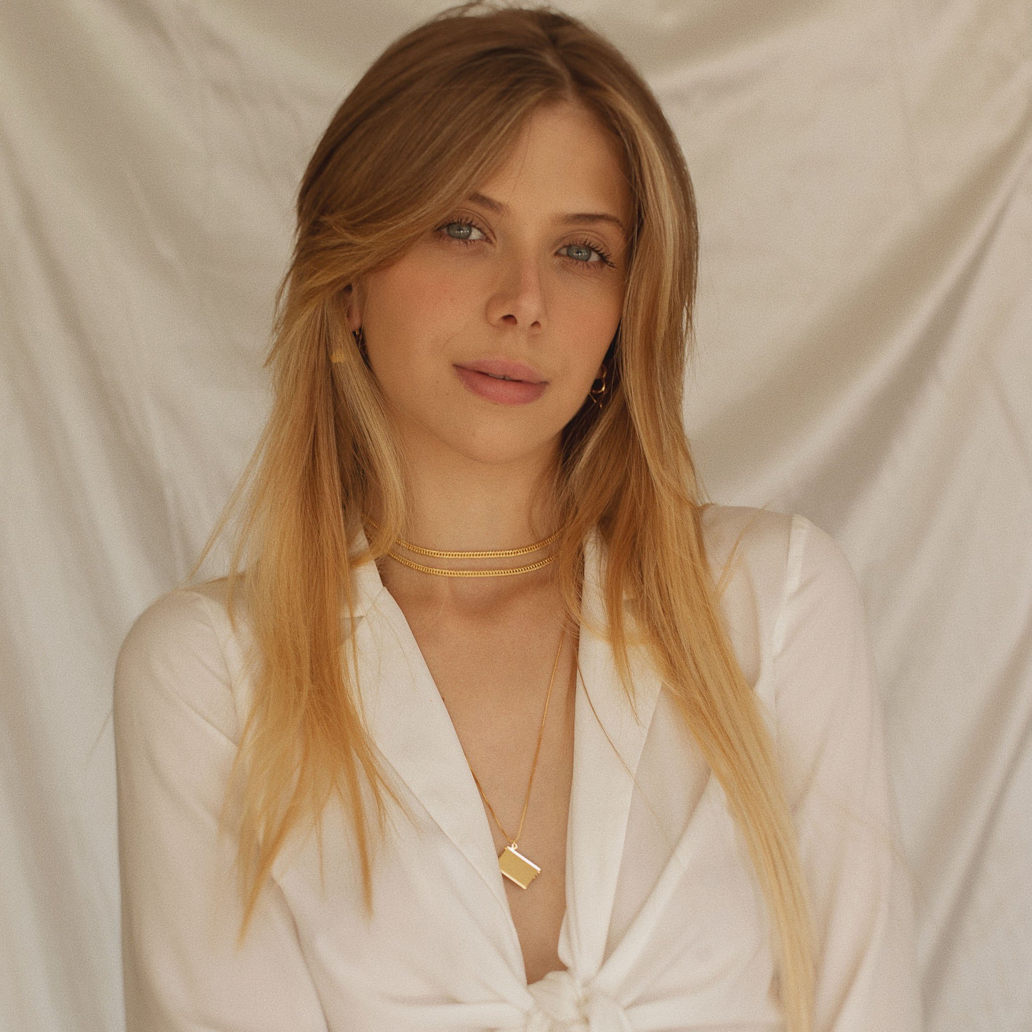 COLAR LONGO CARTA BANHADO A OURO 18K