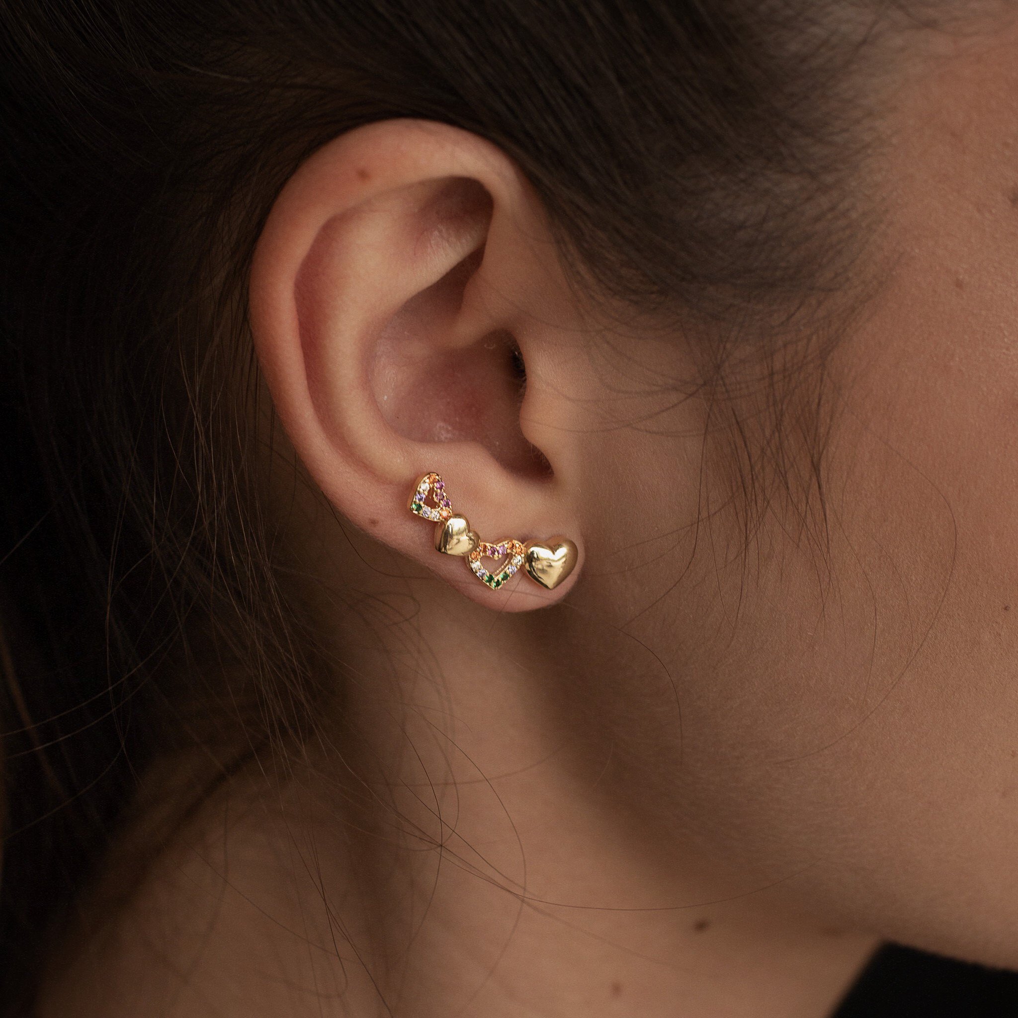 EAR CUFF CORAÇÕES COLORS DOURADO FOLHEADO