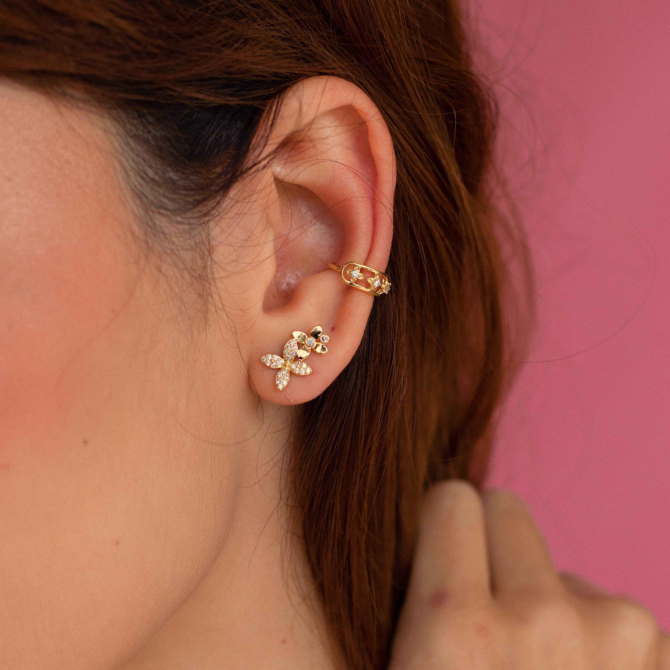 BRINCO EAR CUFF FLORES ZIRCÔNIAS DOURADO FOLHEADO