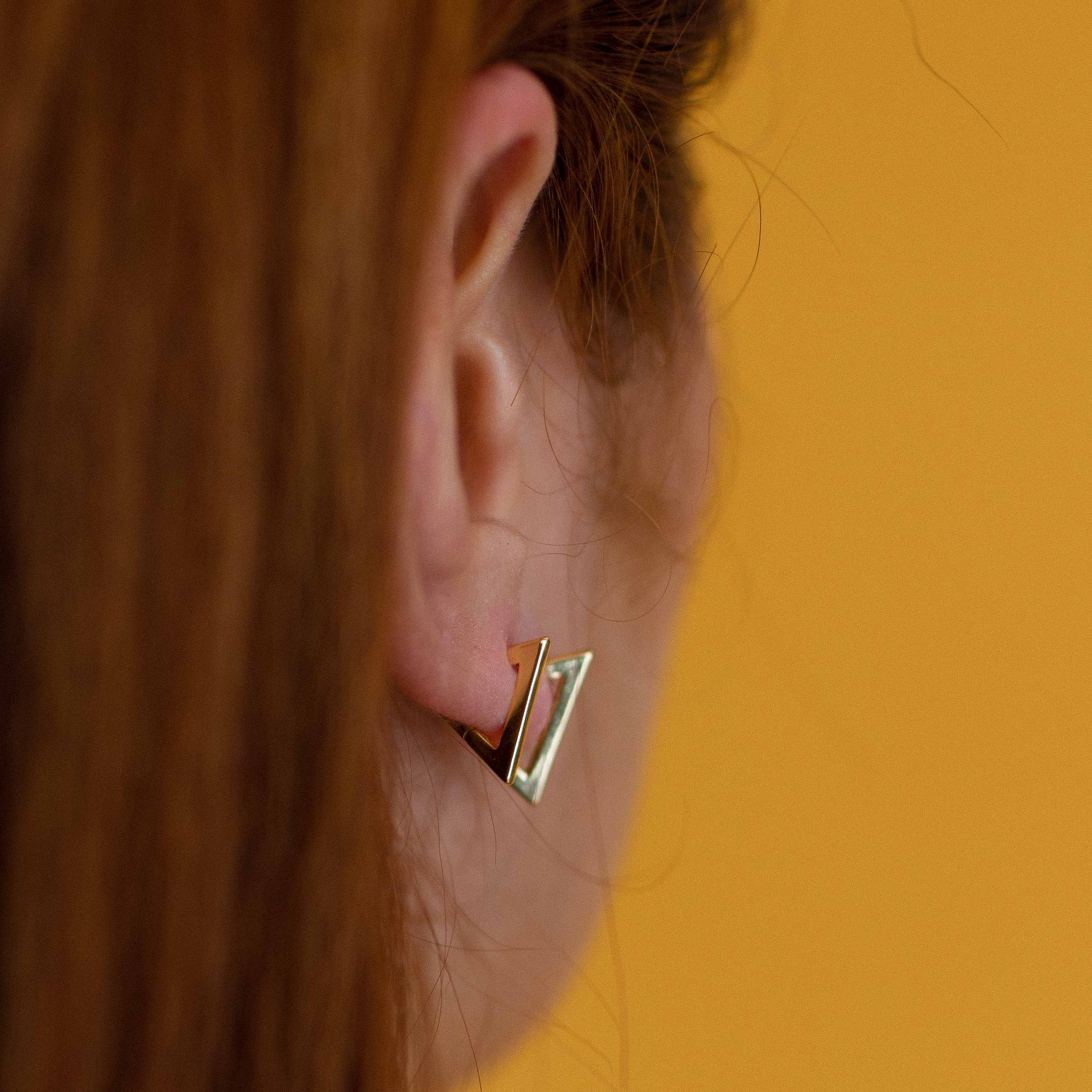 KIT 2 PARES BRINCOS TRIÂNGULOS M/G DOURADO FOLHEADO