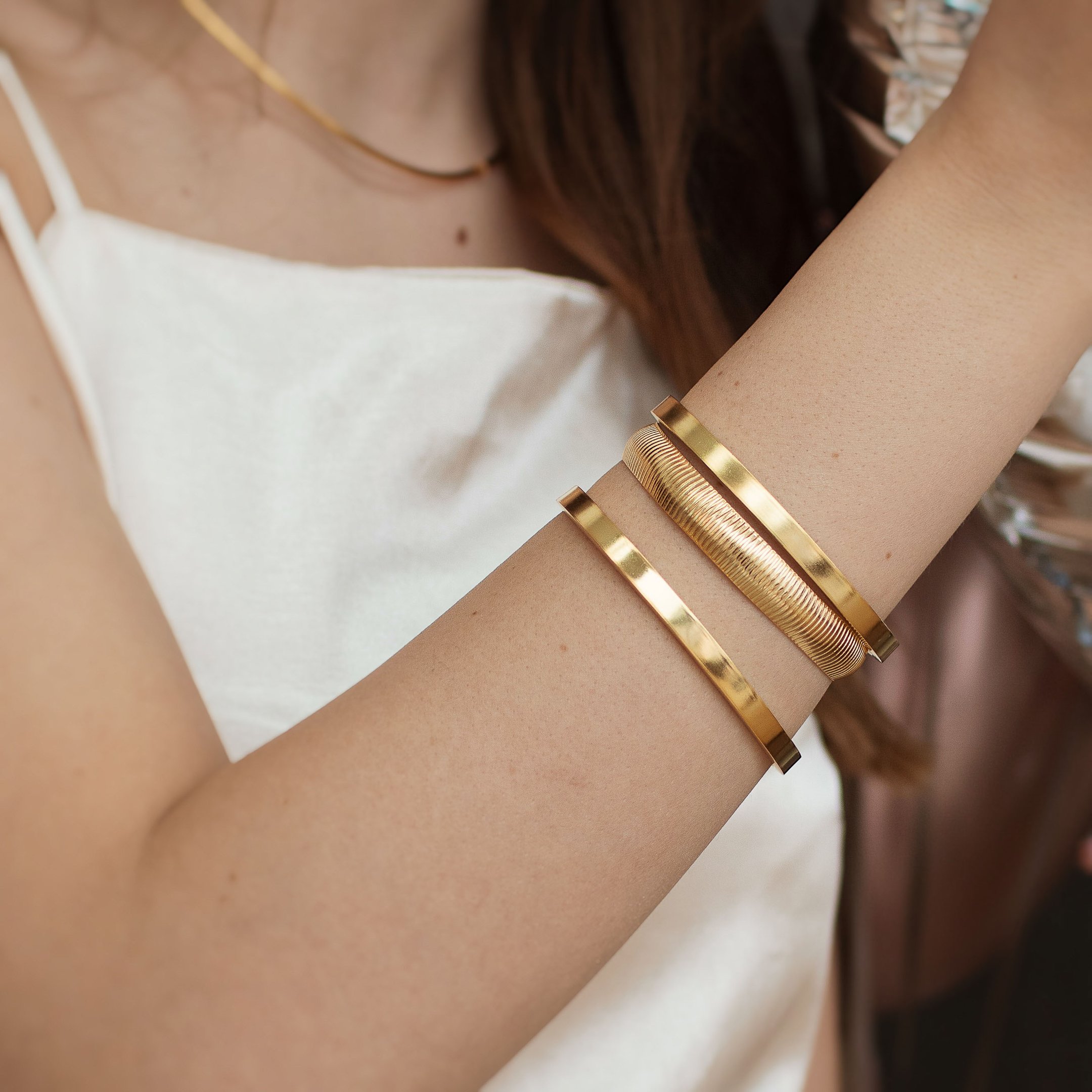 BRACELETE FITA RIGIDA DOURADO FOLHEADO