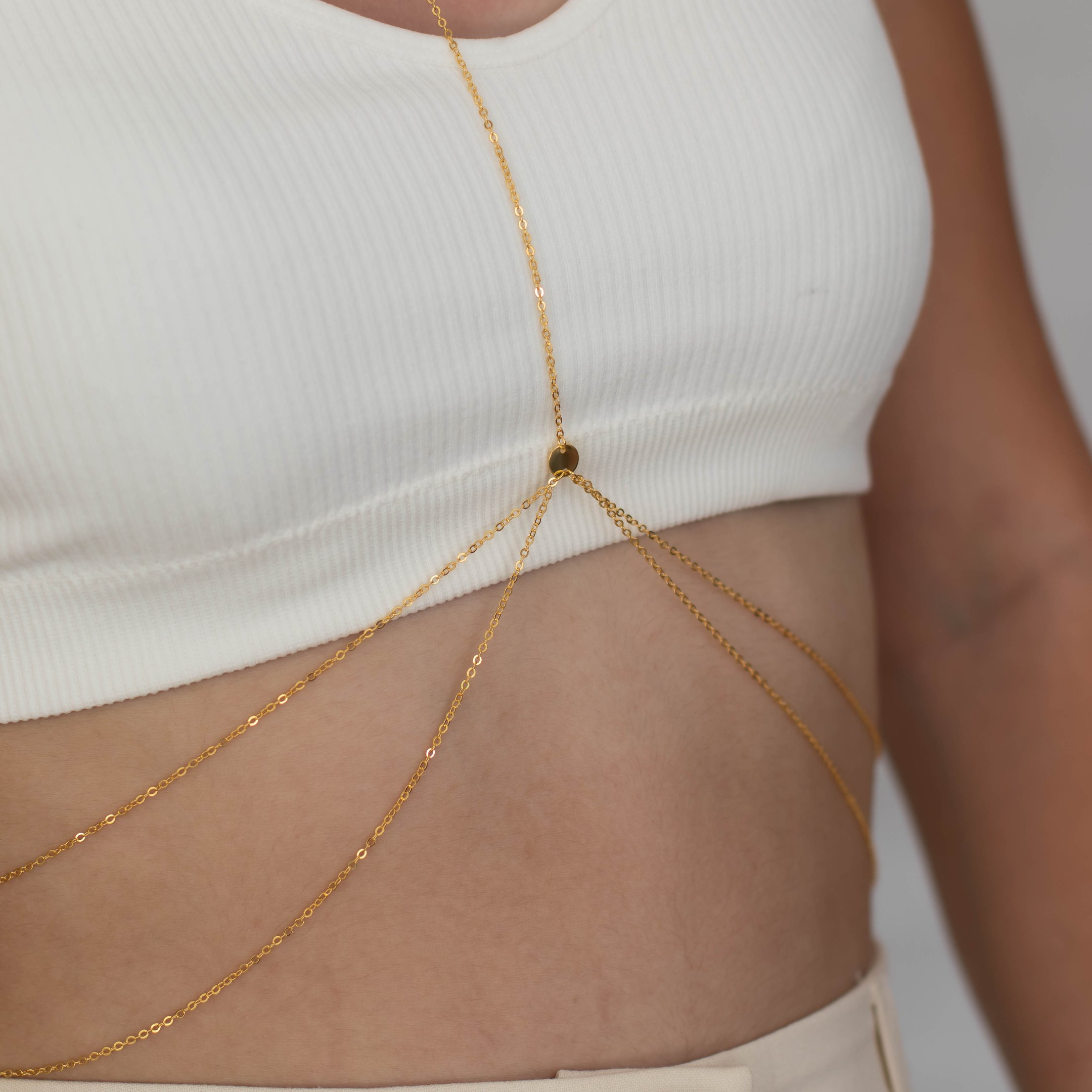 BODY CHAIN CINTURA DUPLA COM MEDALHA BANHADO A OURO 18K