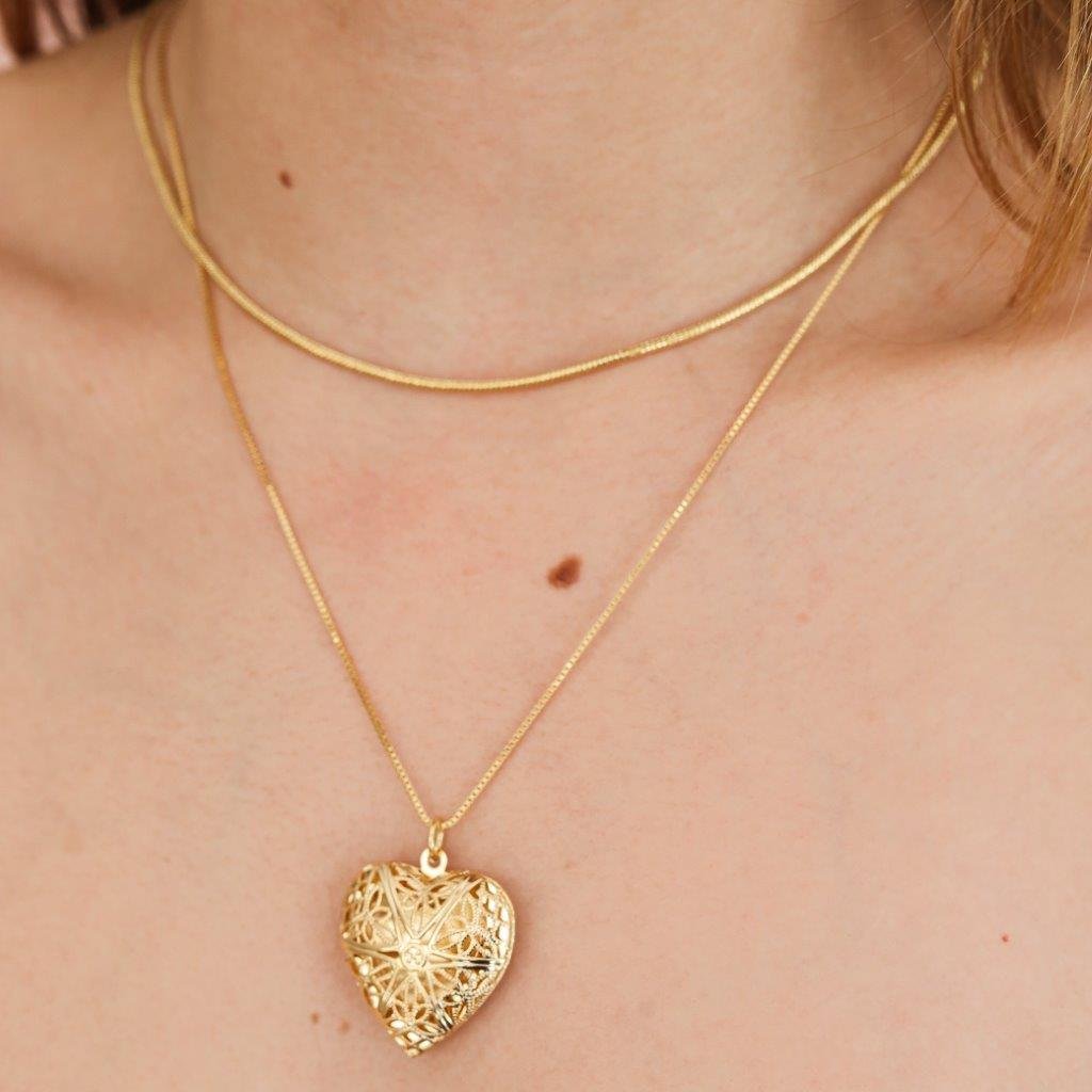 COLAR RELICARIO CORAÇÃO TRABALHADO BANHADO A OURO 18K