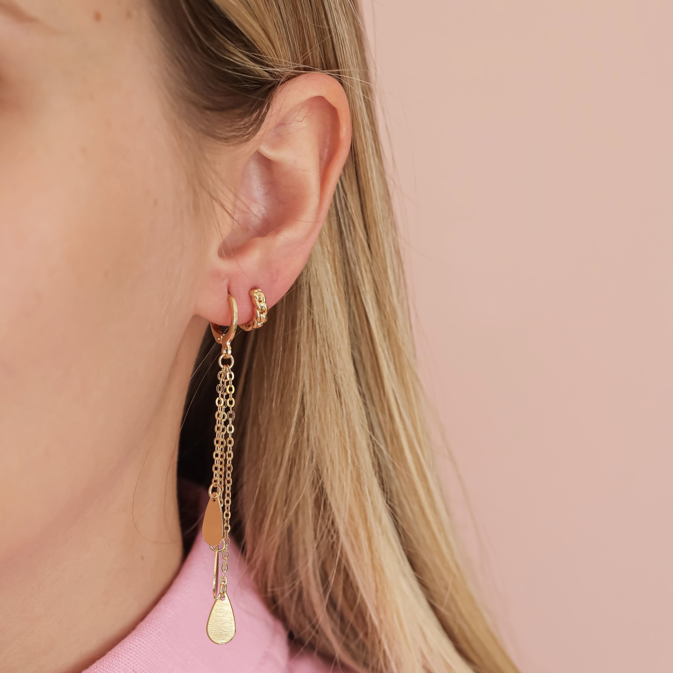 ARGOLA PEQUENA CORRENTE DOURADO FOLHEADO