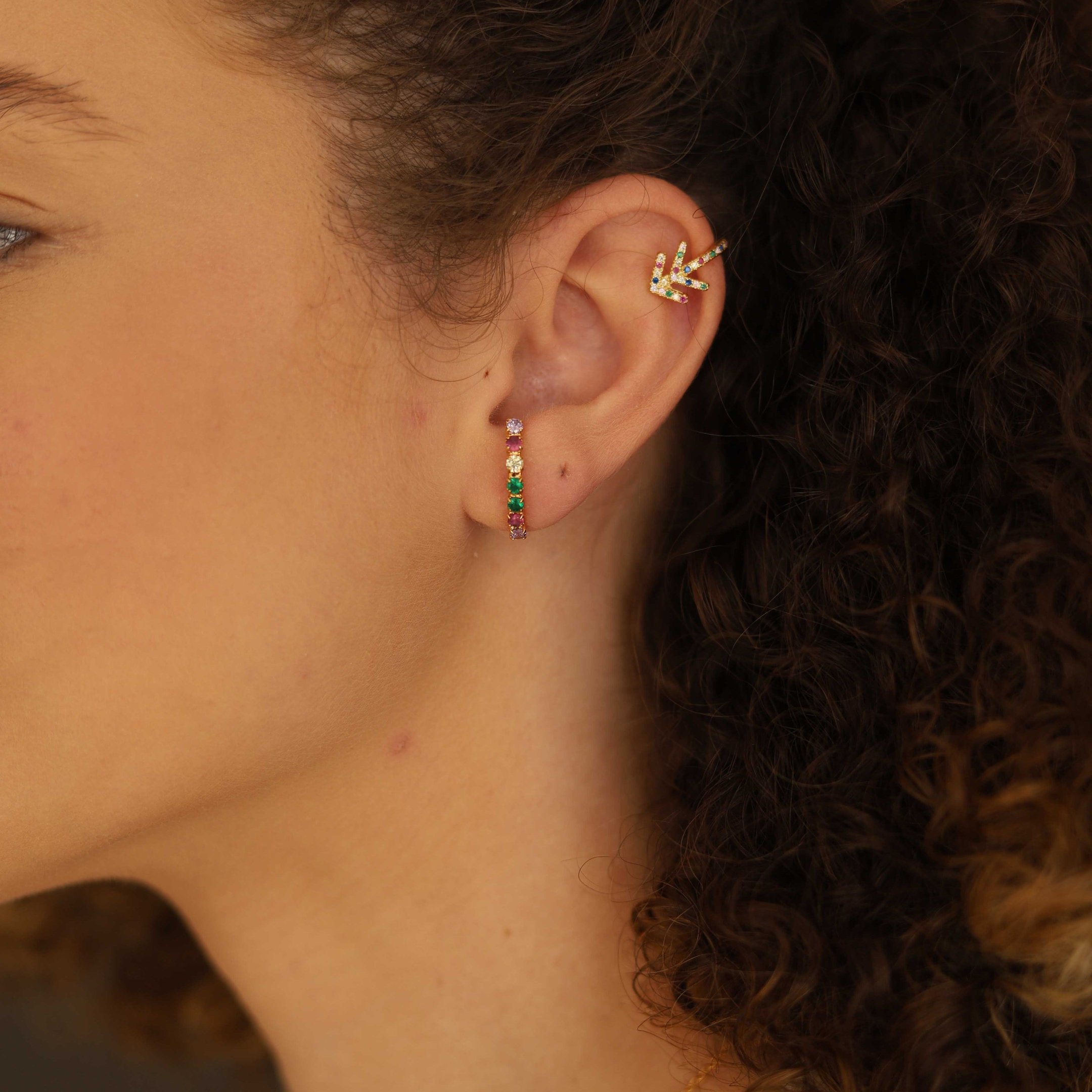 PIERCING FAKE DUAS SETAS ZIRCONIA COLORIDA BANHADO A OURO 18K