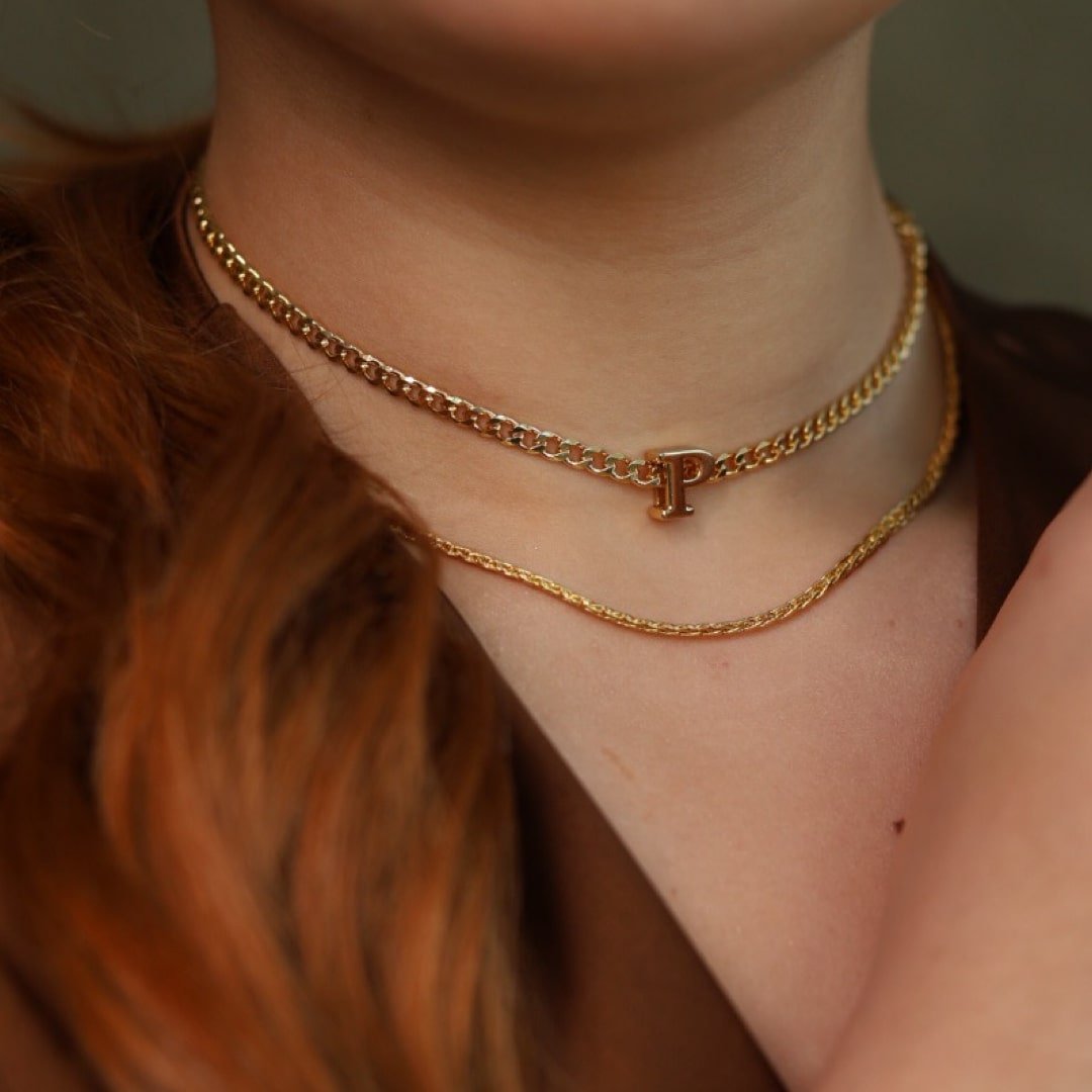 CHOKER GRUME LIXADO COM LETRA DOURADO FOLHEADO