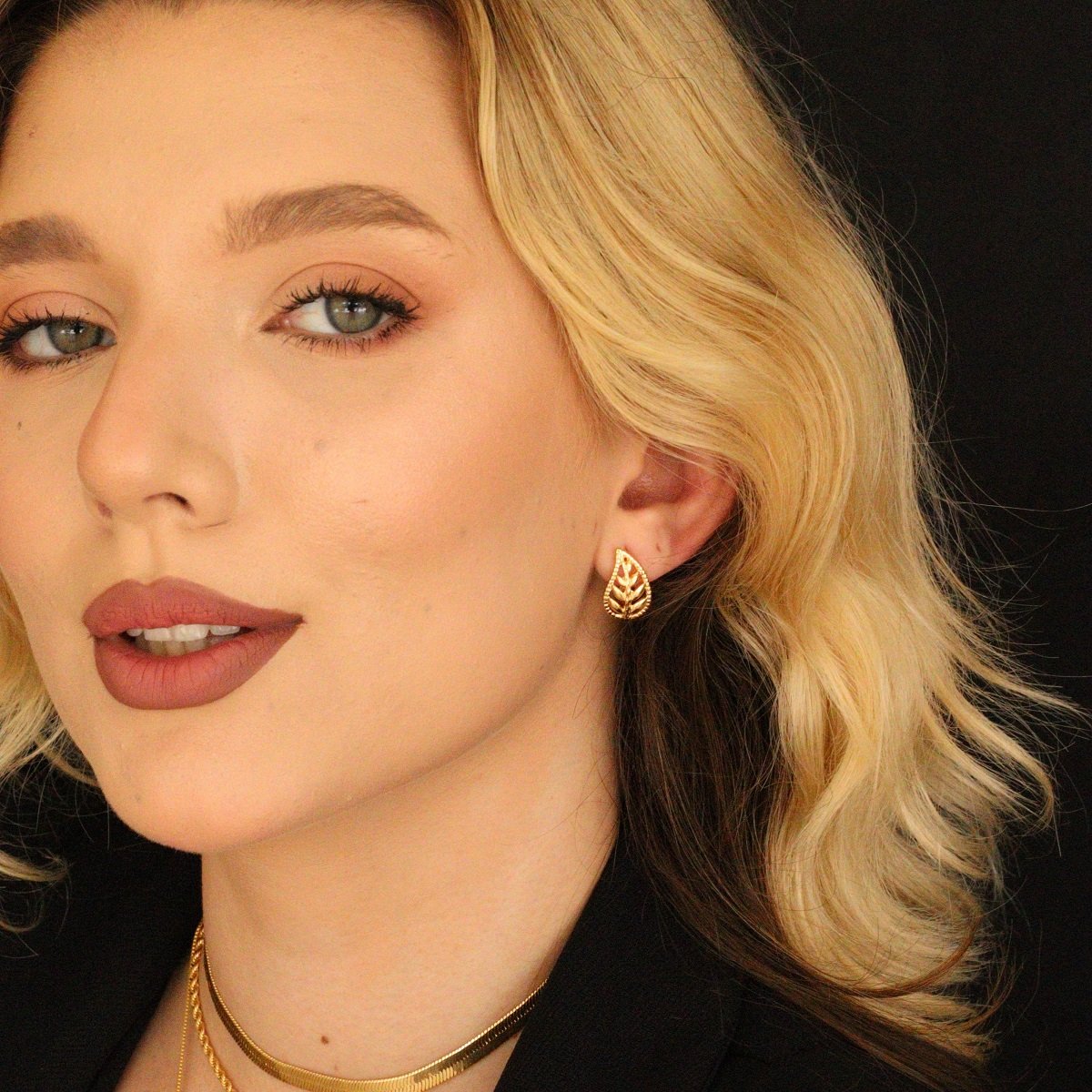 ARGOLA FOLHA DOURADO FOLHEADO