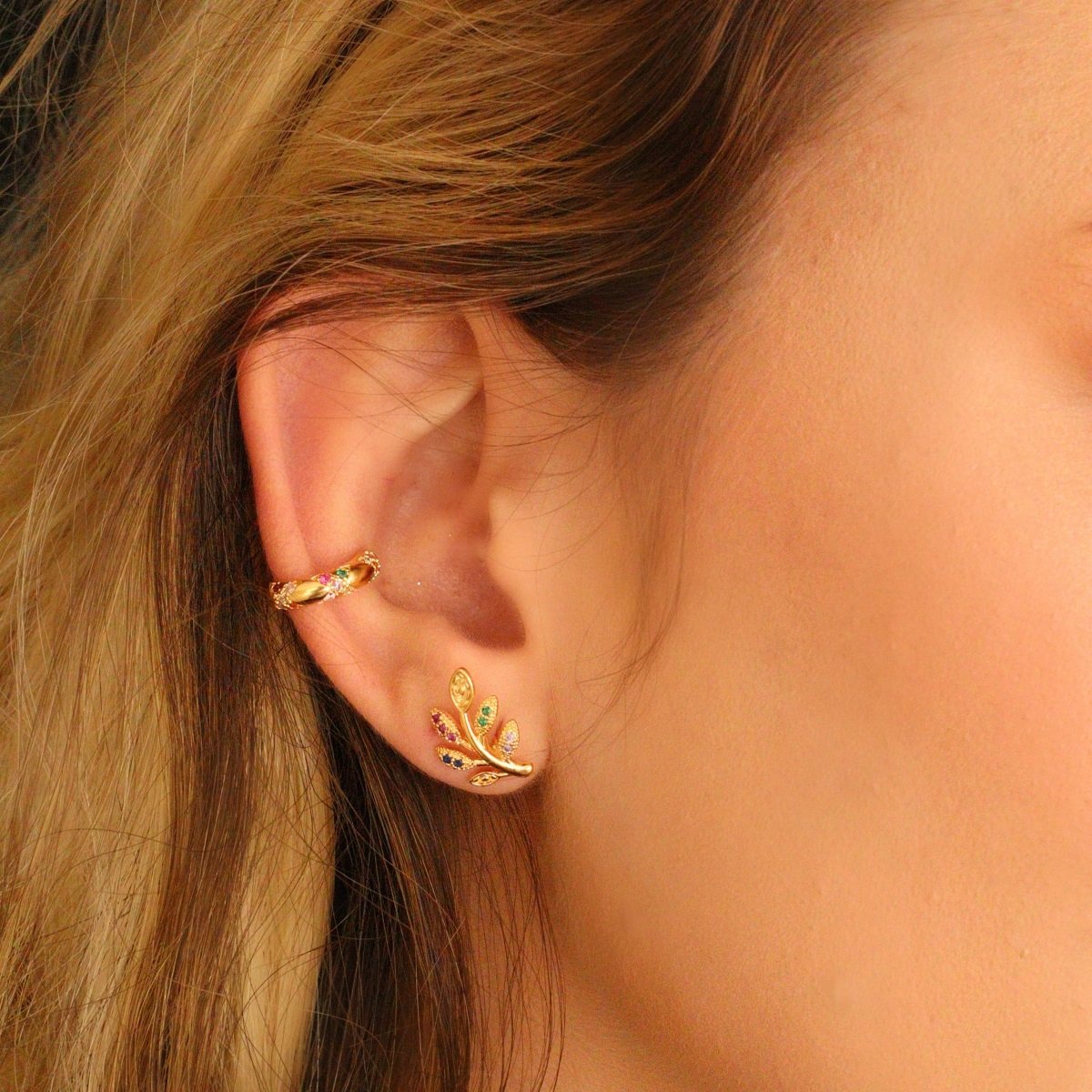 EAR CUFF FOLHAS ZIRCÔNIA COLORS DOURADO FOLHEADO