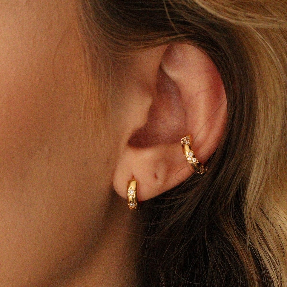 KIT ARGOLA P E PIERCING ESTRELA DE ZIRCÔNIA DOURADO FOLHEADO