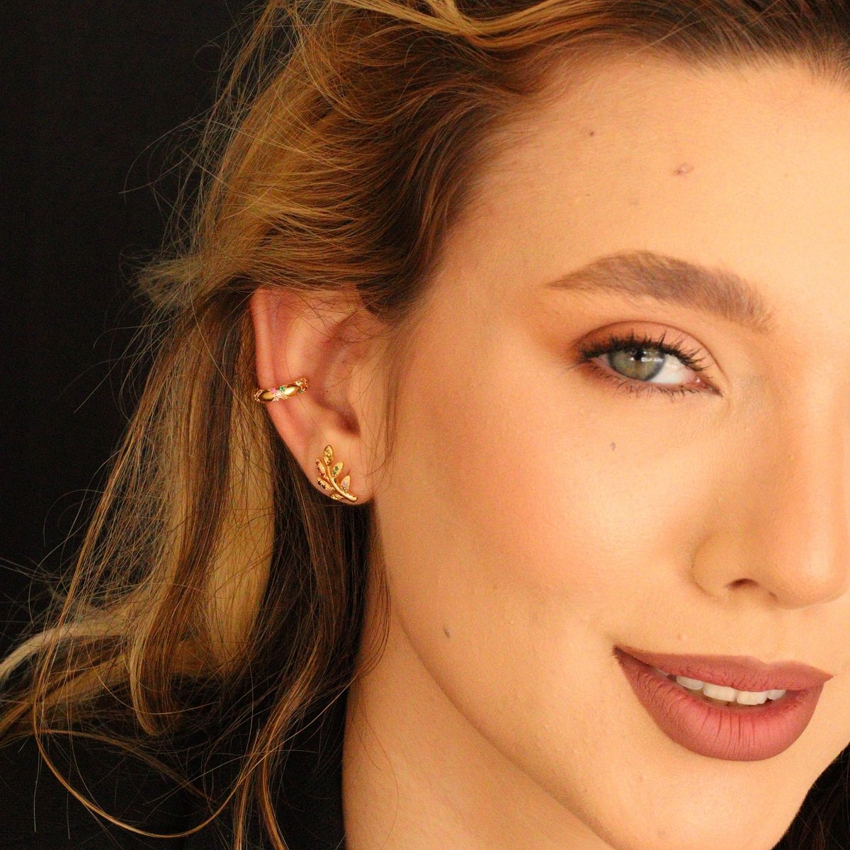 PIERCING ARREDONDADO ZIRCÔNIA X COLORIDA BANHADO A OURO 18K