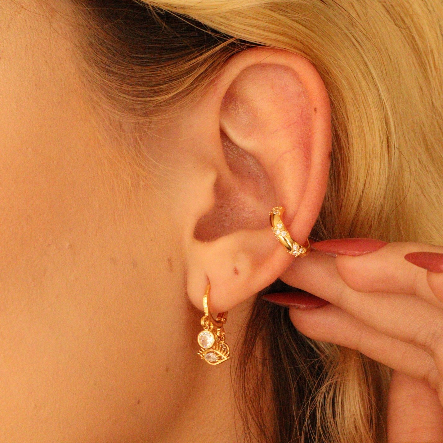 PIERCING ARREDONDADO COM ZIRCÔNIA X CRISTAL DOURADO FOLHEADO