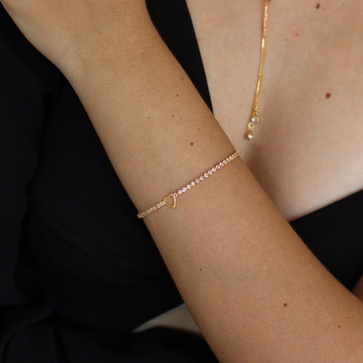 PULSEIRA STRASS CORAÇÃO VASADO DOURADO FOLHEADO