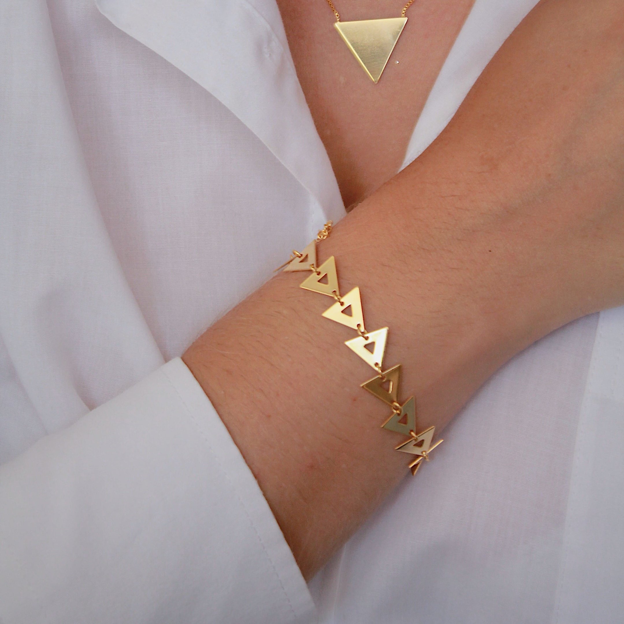 PULSEIRA TRIÂNGULOS DOURADO FOLHEADO