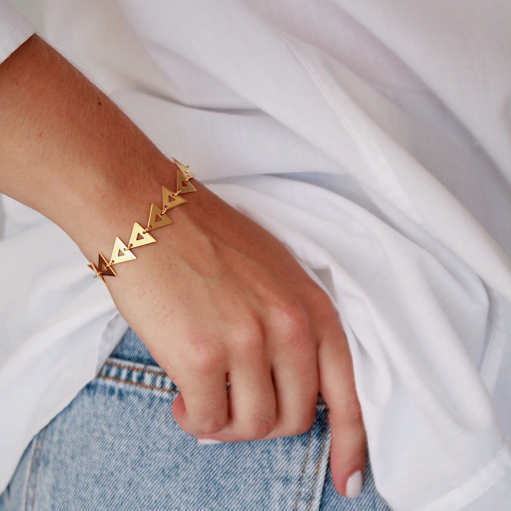 PULSEIRA TRIÂNGULOS DOURADO FOLHEADO