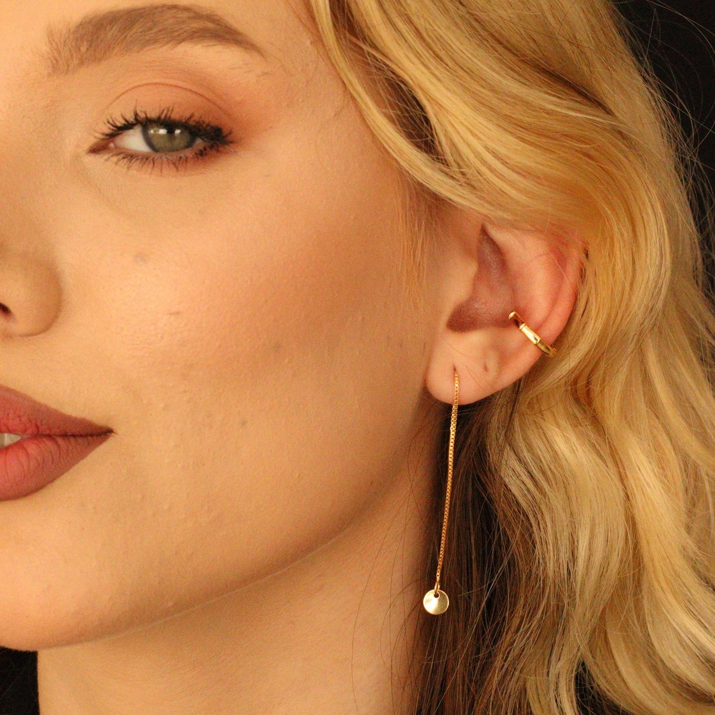 BRINCO ALFINETE MEDALHA DOURADO FOLHEADO