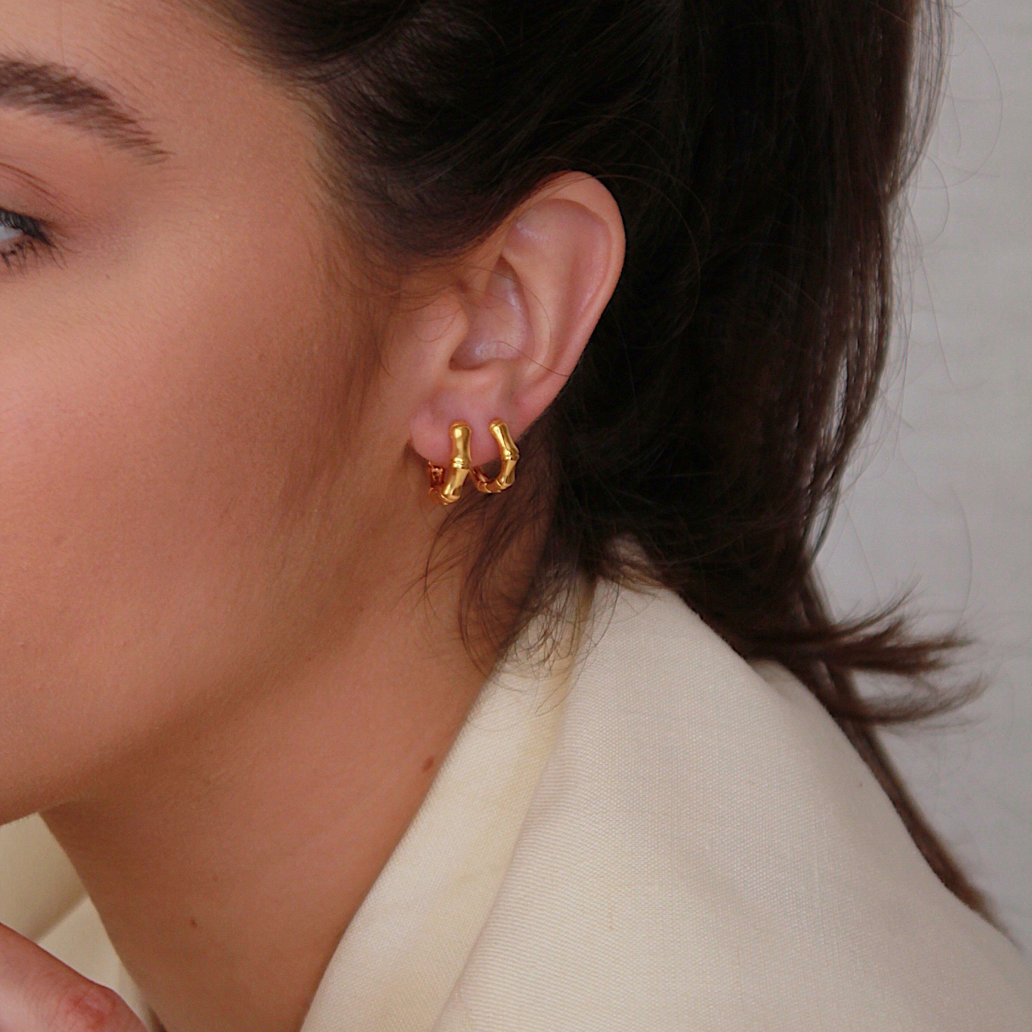 KIT DOIS BRINCOS ARGOLA BAMBOO P, M DOURADO FOLHEADO