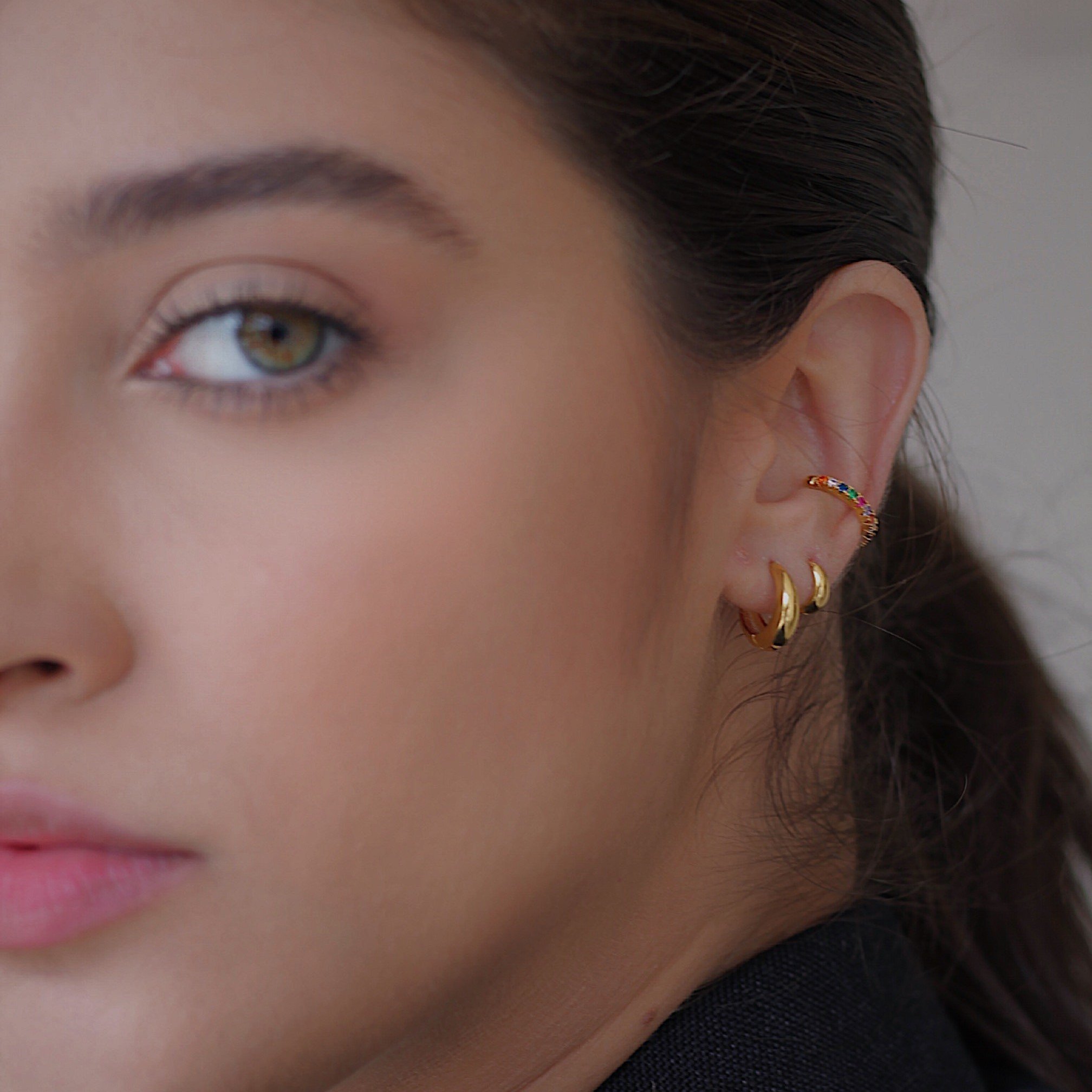 PIERCING ZIRCÔNIA COLORIDA COM BOLINHA NA PONTA DOURADO FOLHEADO