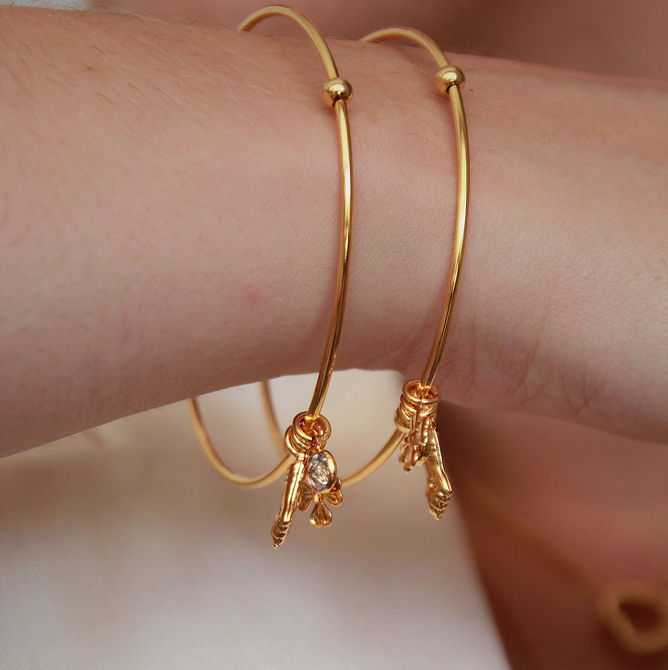 BRACELETE PATUA SORTE COM FECHAMENTO DOURADO FOLHEADO