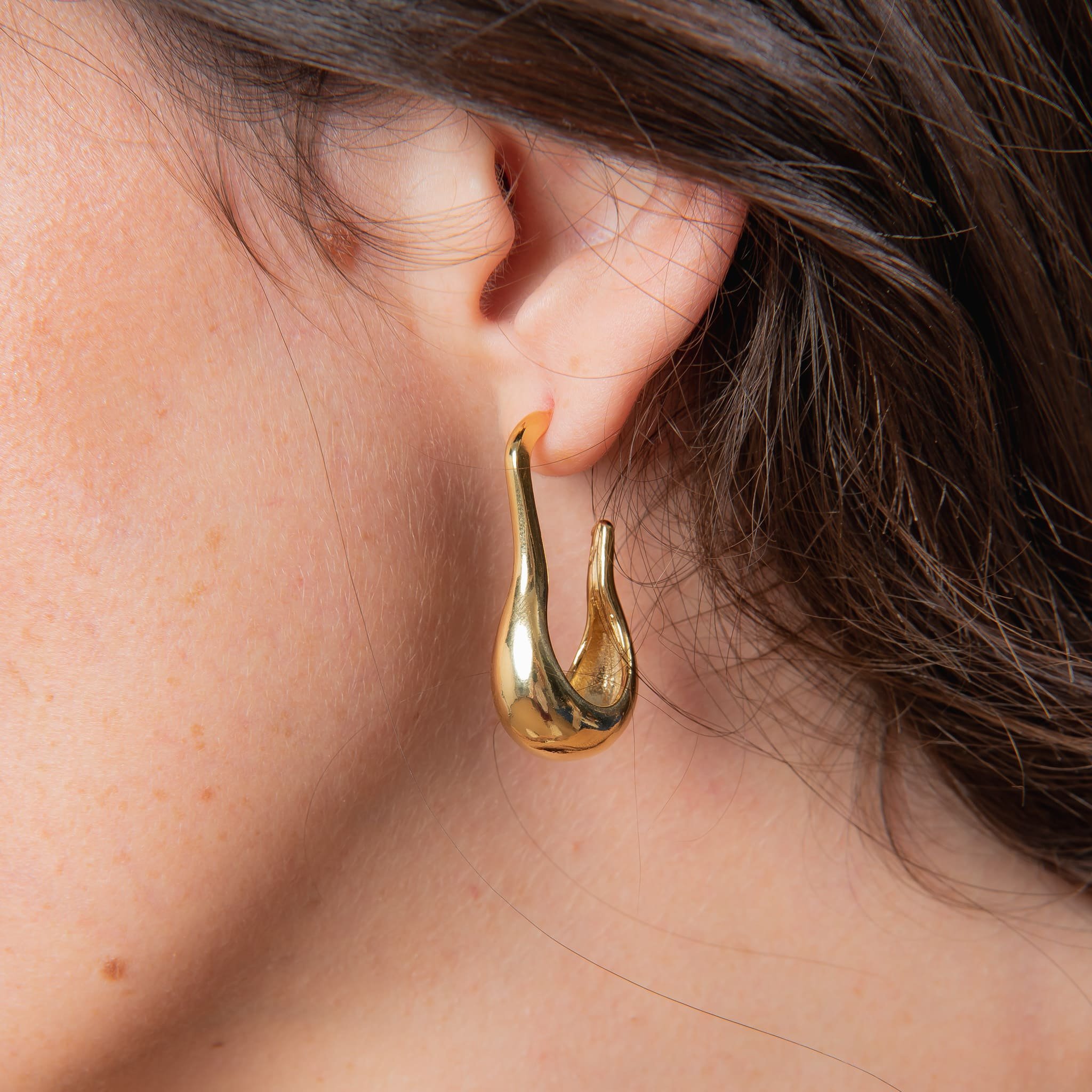 ARGOLA PERA DOURADO FOLHEADO