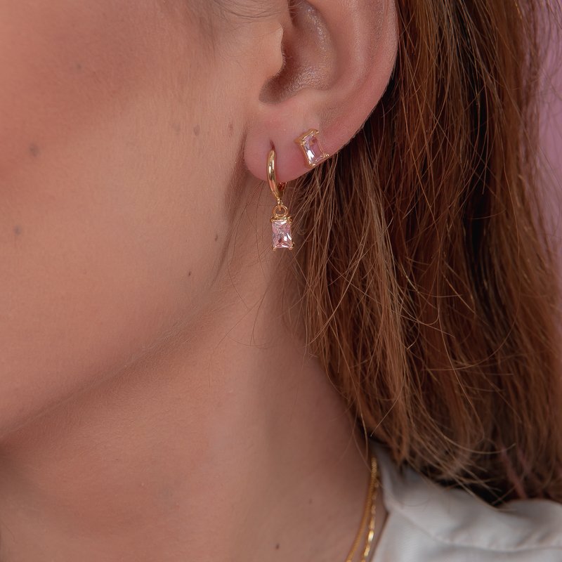 ARGOLA PEDRA RETANGULAR SAFIRA ROSA DOURADO FOLHEADO