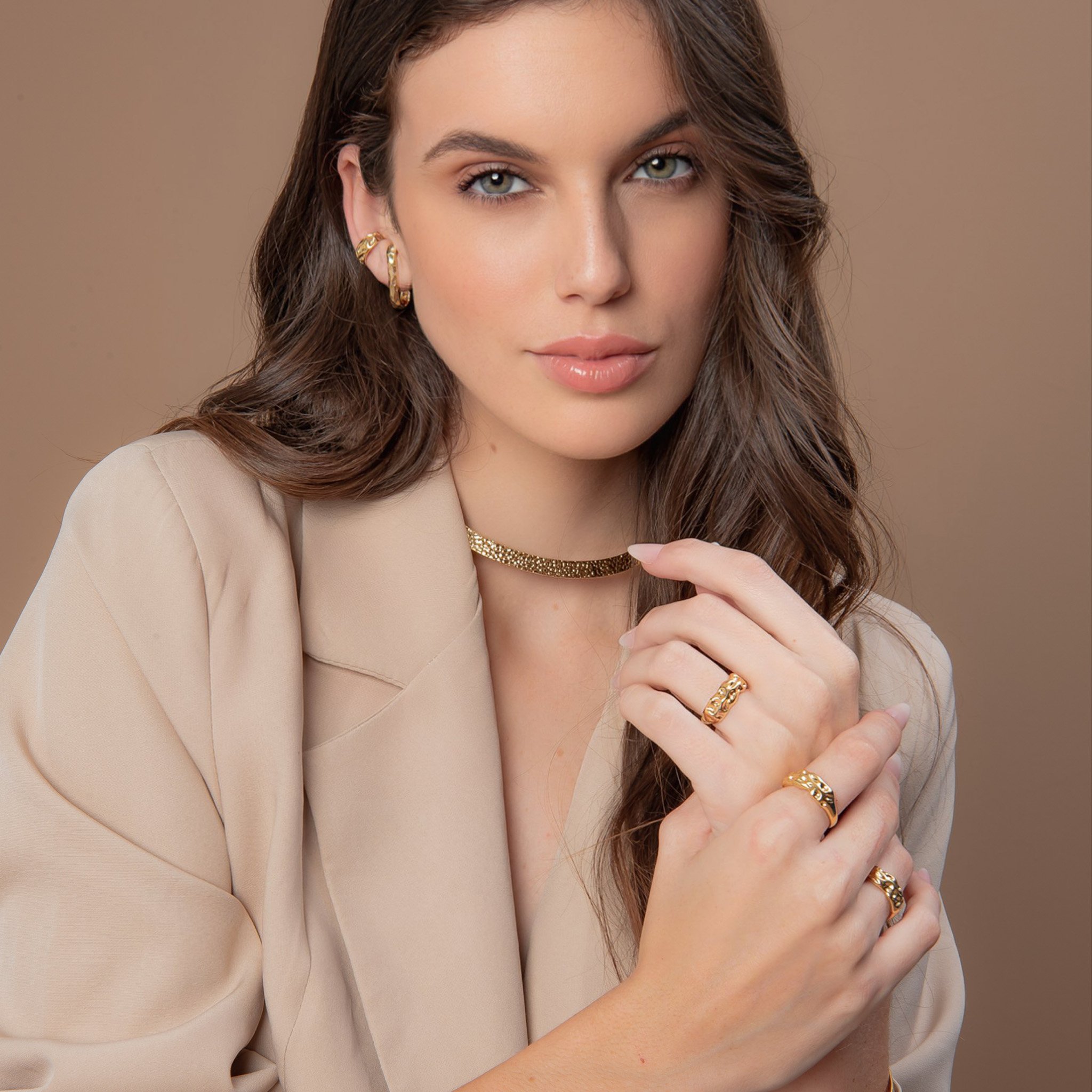 ANEL ORGANIC MARTELADO BANHADO A OURO 18K