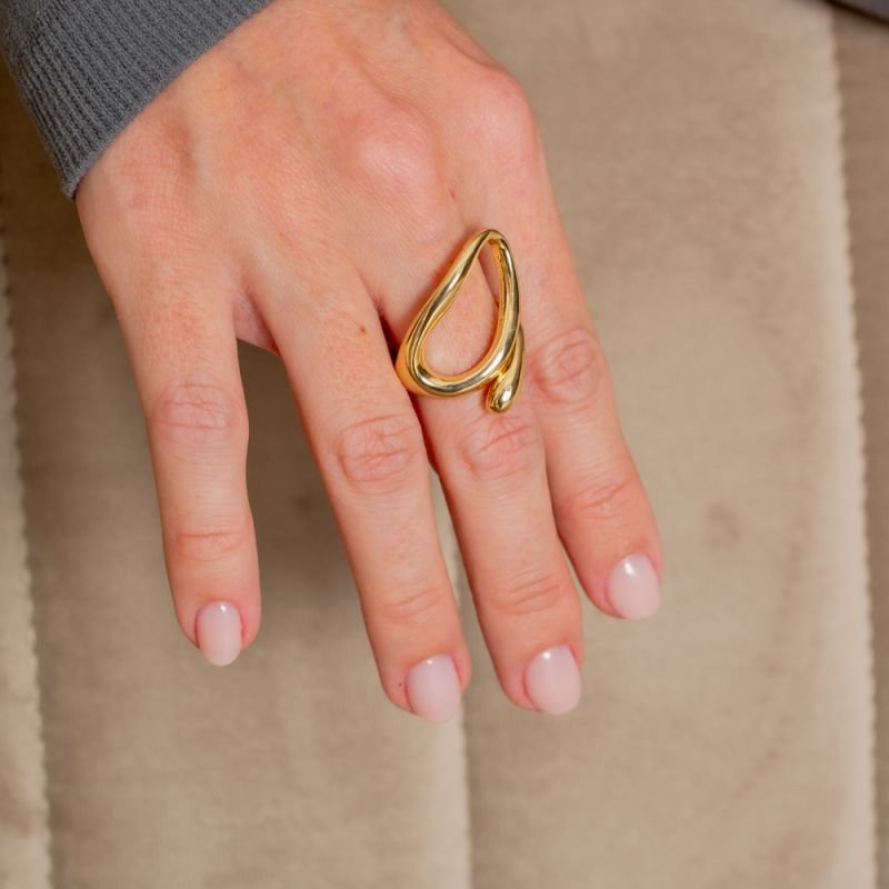 ANEL OVAL ORGANIC COM GOTA DOURADO FOLHEADO