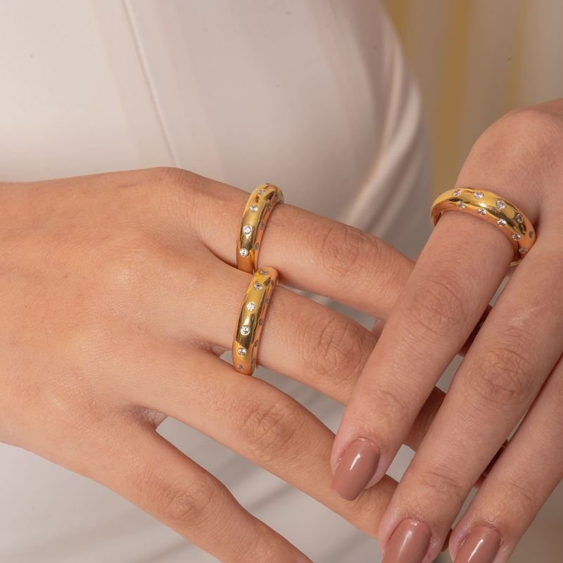 ANEL PONTOS DE ZIRCÔNIA DOURADO FOLHEADO