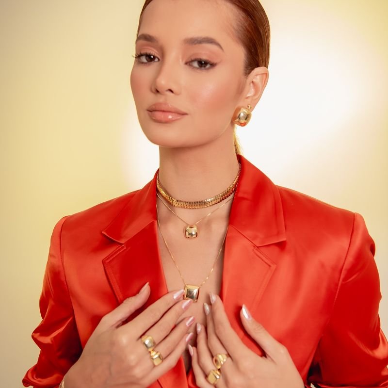 ANEL QUADRADO ABAULADO BANHADO A OURO 18K