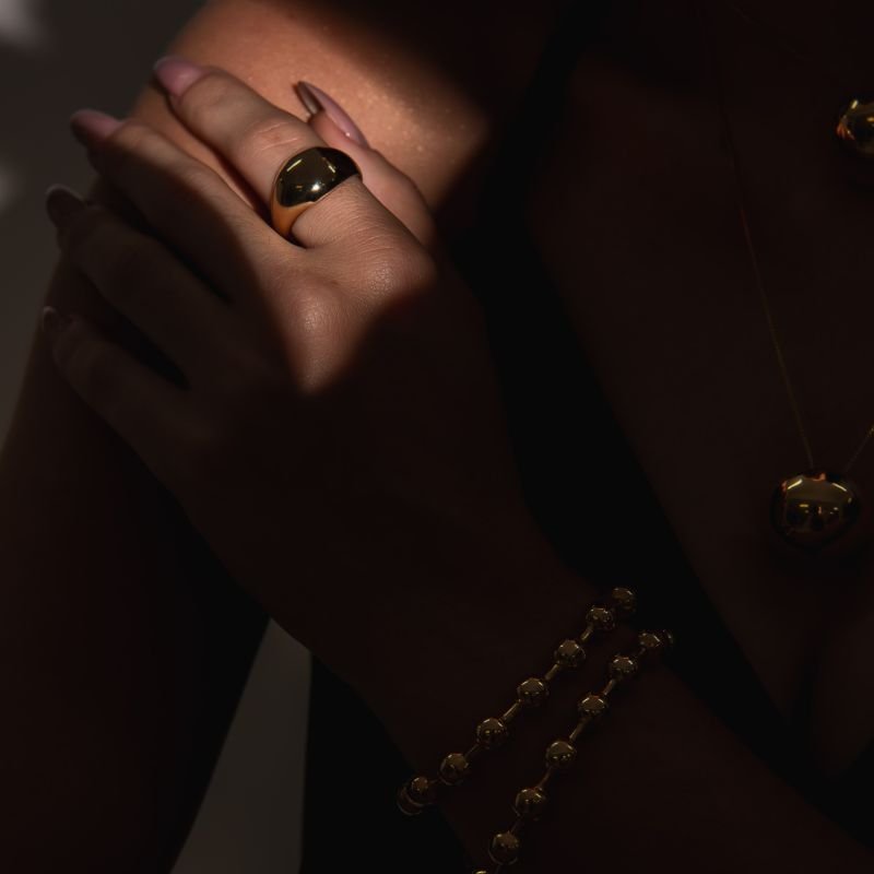 ANEL REDONDO LISO BANHADO A OURO 18K