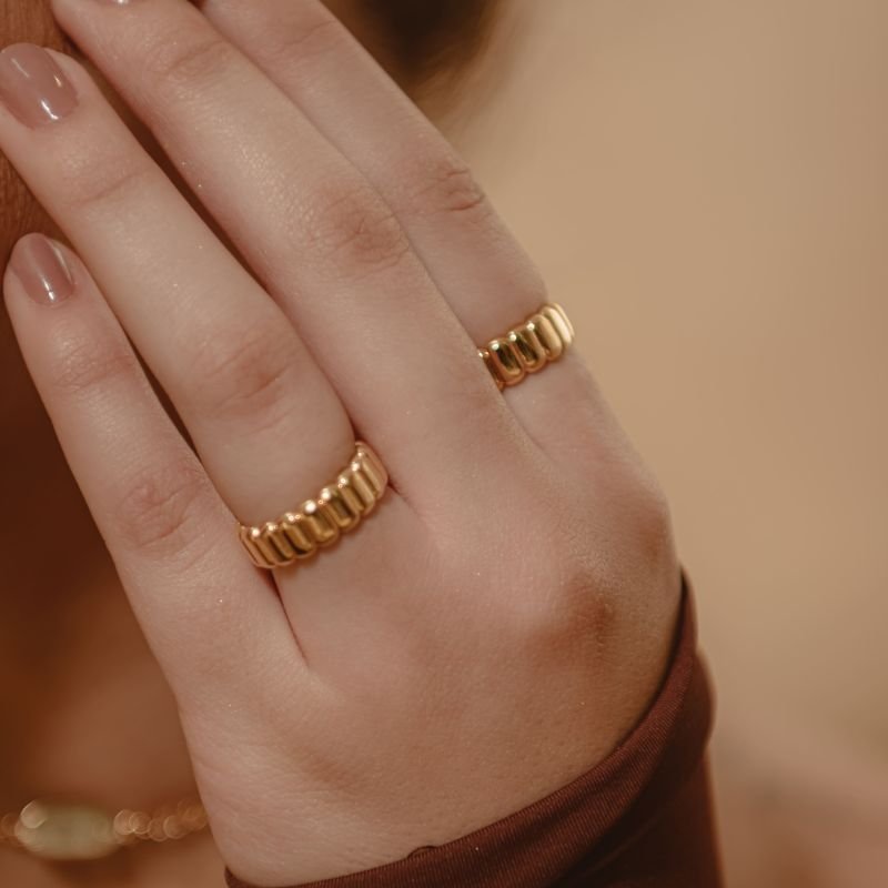 ANEL RETANGULOS DOURADO FOLHEDO