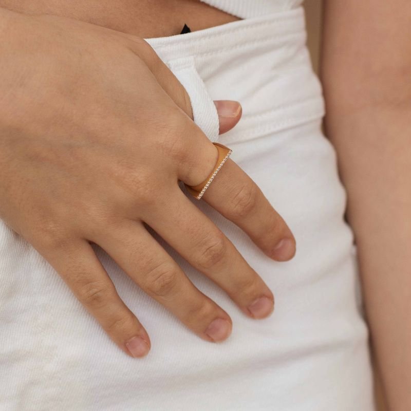 ANEL RETO ZIRCÔNIA DOURADO FOLHEADO