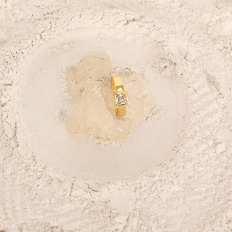 ANEL SOLITARIO PEDRA QUADRADA 5MM BANHADO A OURO 18K