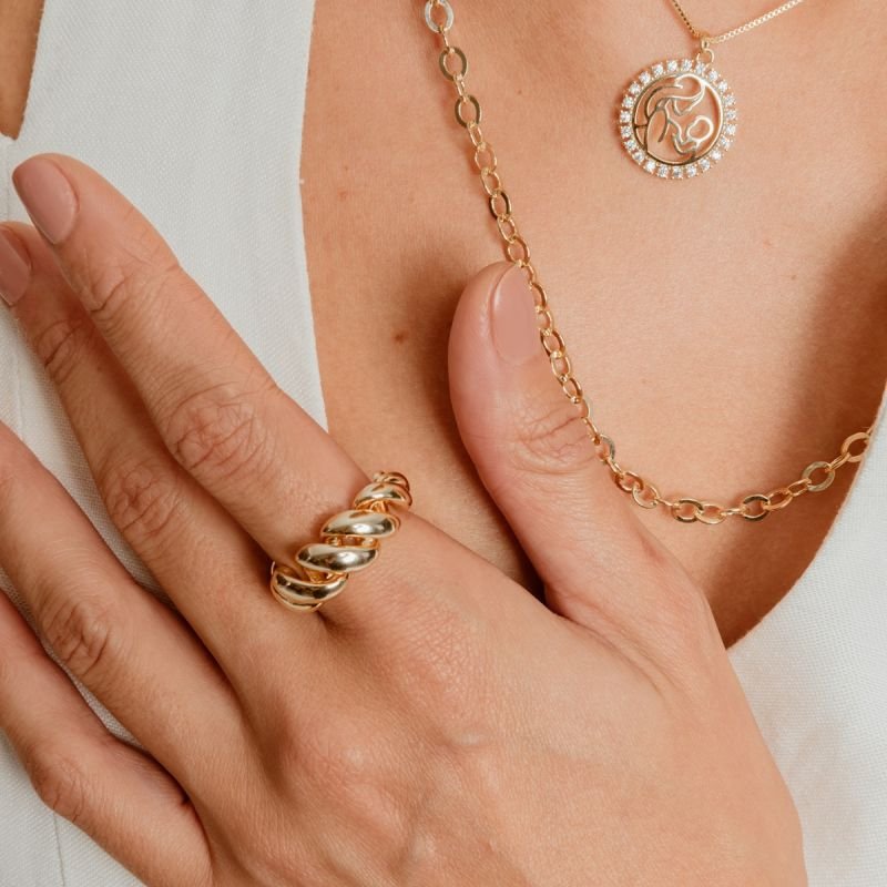 ANEL TORCIDO VAZADO M BANHADO A OURO 18K