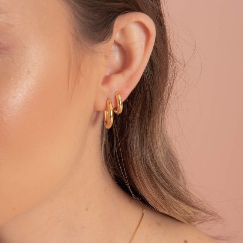 ARGOLA ARTICULADA LISA M BANHADO A OURO 18K