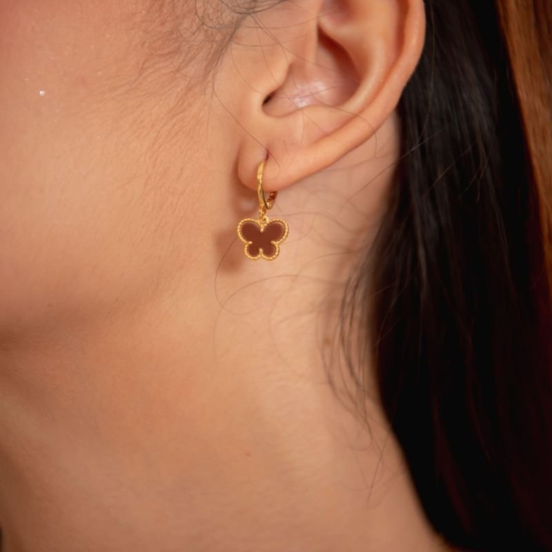 ARGOLA BORBOLETA MARROM 10MM BANHADO A OURO 18K