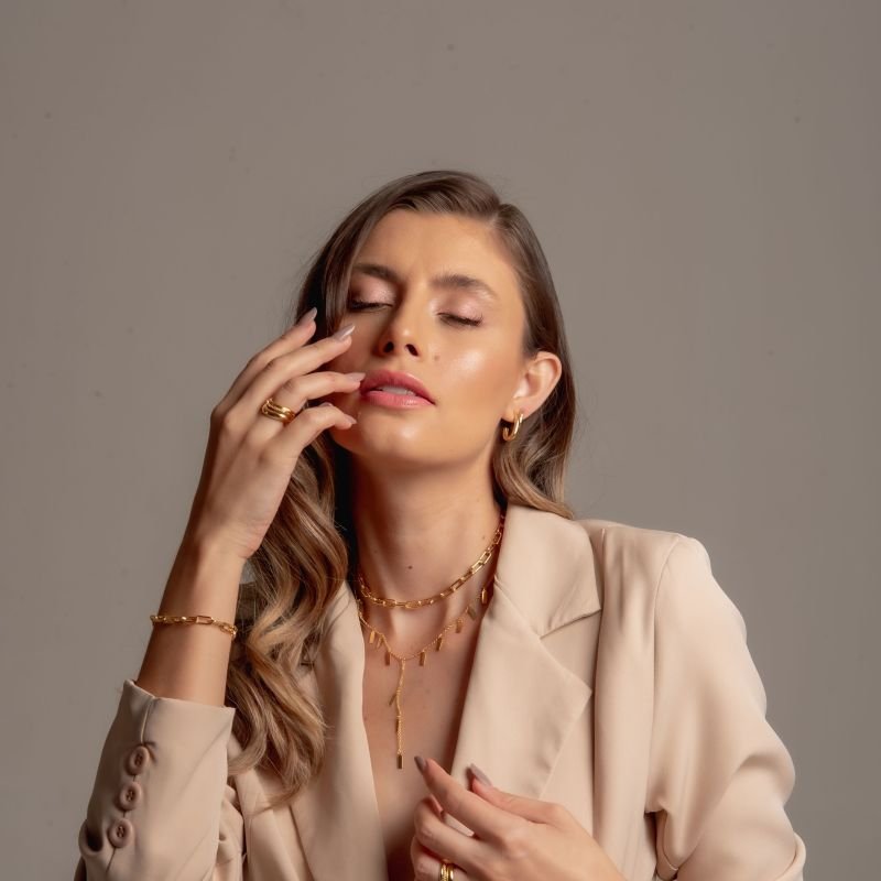 ARGOLA MEIA-LUA M BANHADO A OURO 18K