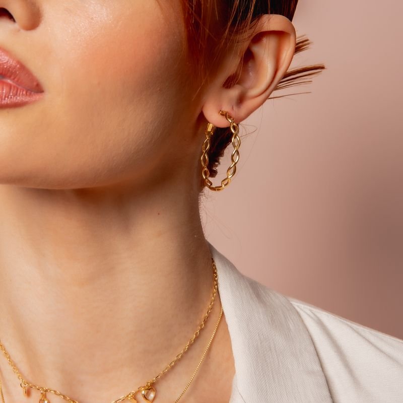 ARGOLA DOIS FIOS ENTRELAÇADO DOURADO FOLHEADO