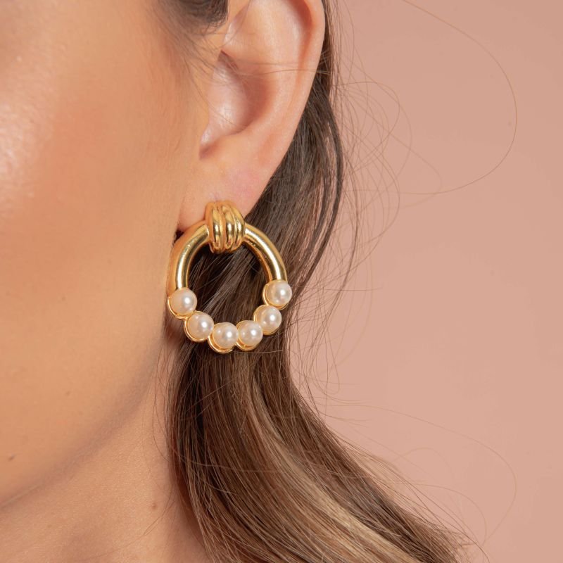 ARGOLA FRONTAL COM PEROLA BANHADO A OURO 18K