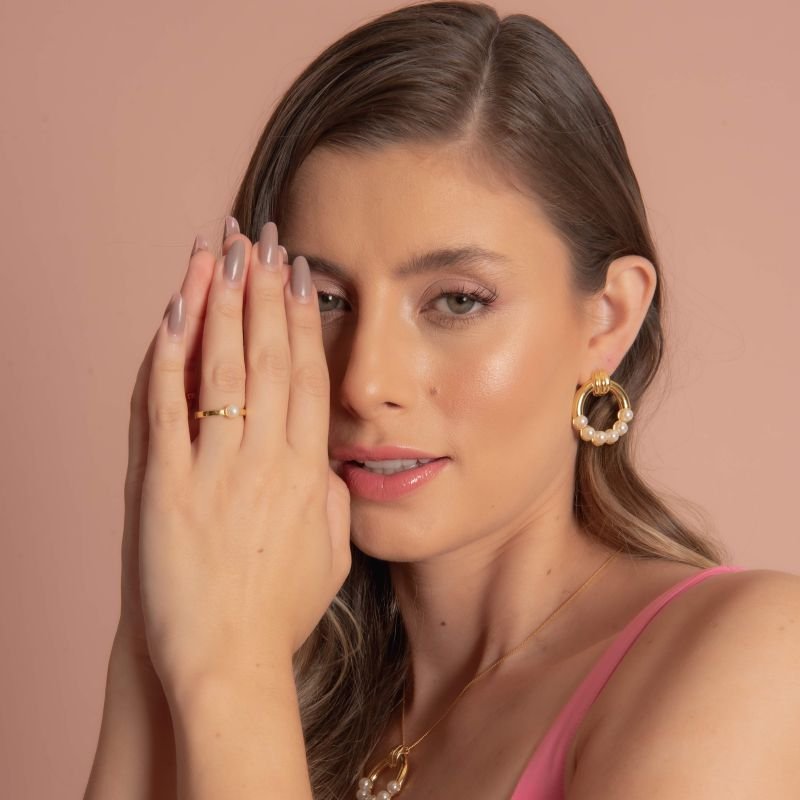 ARGOLA FRONTAL COM PEROLA BANHADO A OURO 18K