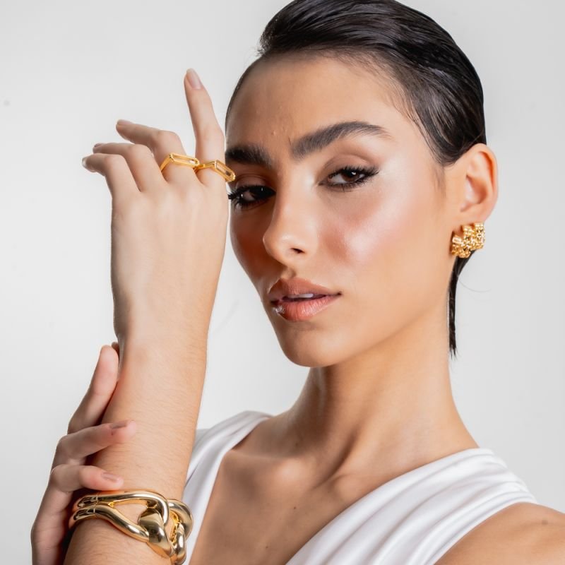 ARGOLA GEOMETRICA M BANHADO A OURO 18K