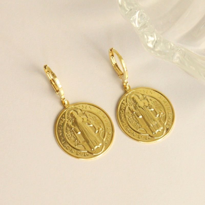 ARGOLA MEDALHA DE SÃO BENTO 20MM DOURADO FOLHEADO