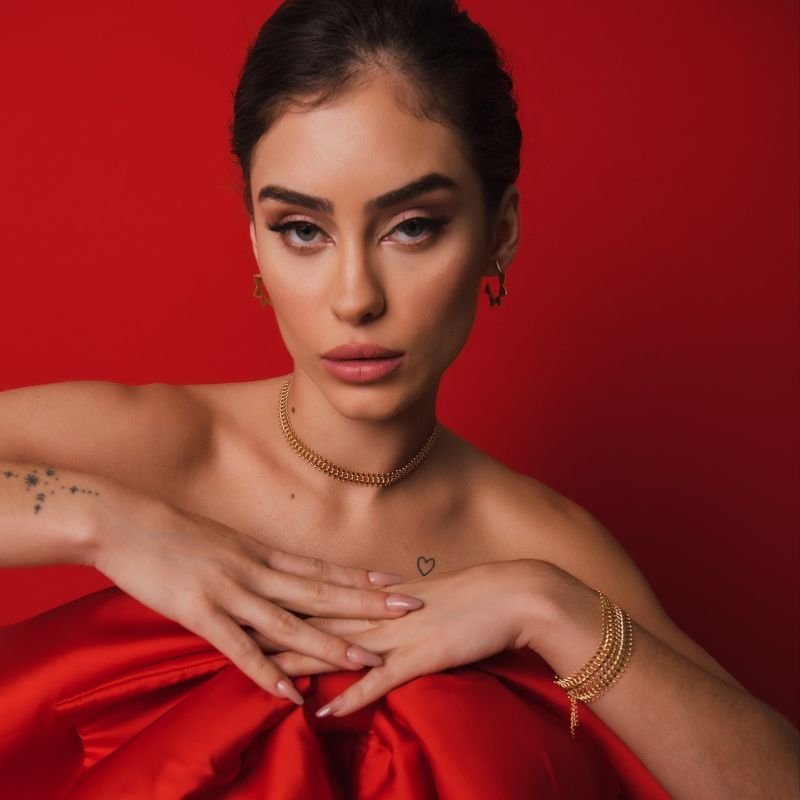 ARGOLA MEIO SOL DOURADO FOLHEADO