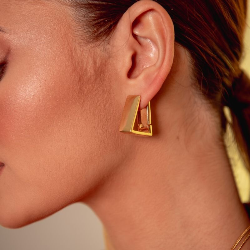 ARGOLA PIRAMIDE DOURADO FOLHEADO